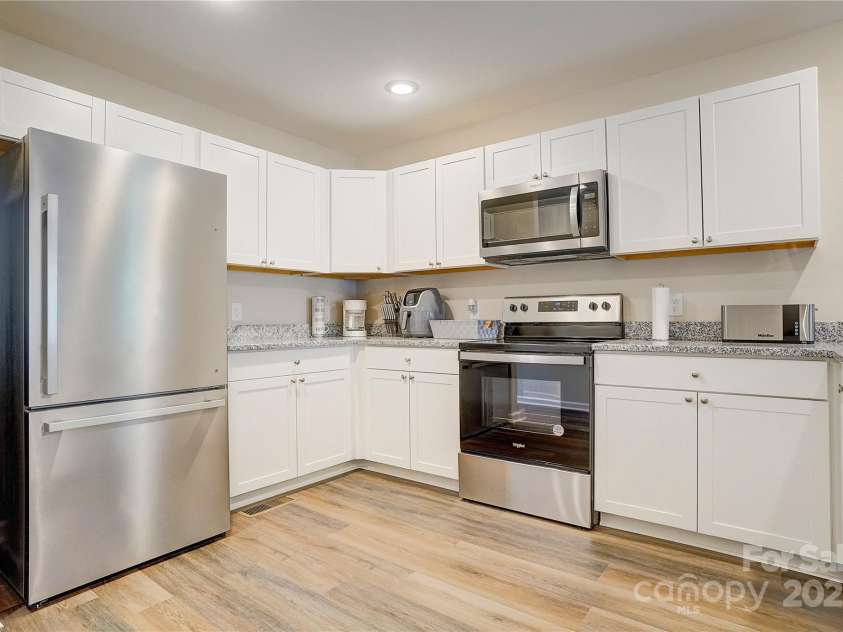 809 Fisher Street, Concord, NC 28027.  MLS# CAR4250424, YatesRealty ID 22119. Kitchen