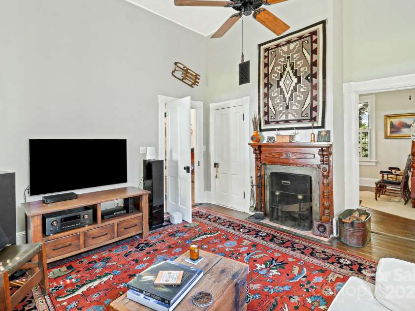 131 Pritchard Street, Bluffton, SC 29910.  MLS# CAR4214365, YatesRealty ID 2212. Living/TV Room.  4 fireplaces