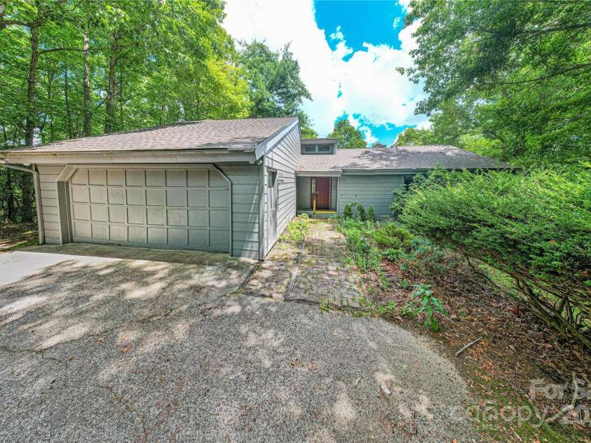 47 Tsitsi Court, Brevard, NC 28712.  MLS# CAR4282699, YatesRealty ID 2212. 