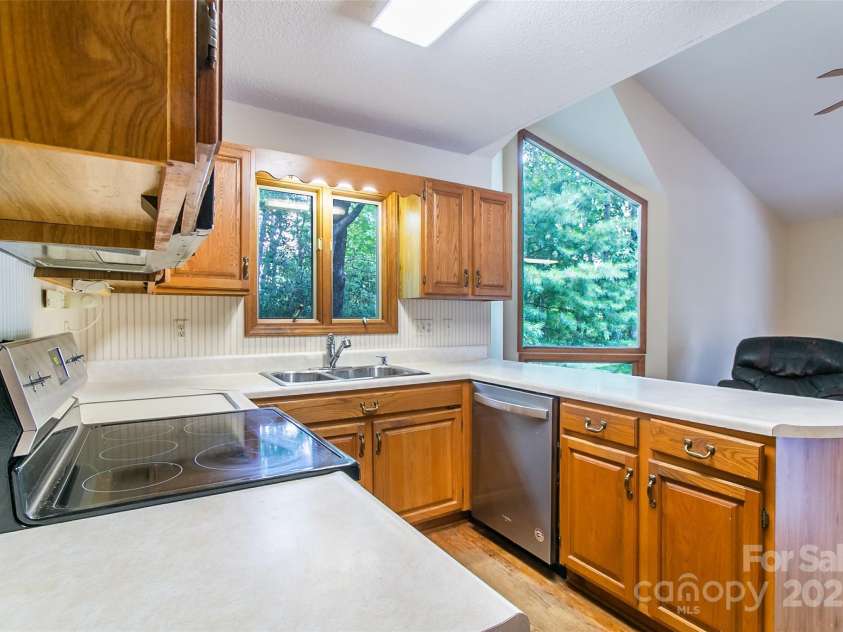 47 Tsitsi Court, Brevard, NC 28712.  MLS# CAR4282699, YatesRealty ID 2212. 