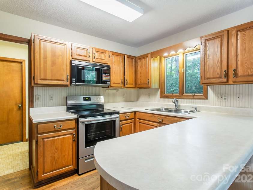 47 Tsitsi Court, Brevard, NC 28712.  MLS# CAR4282699, YatesRealty ID 2212. 