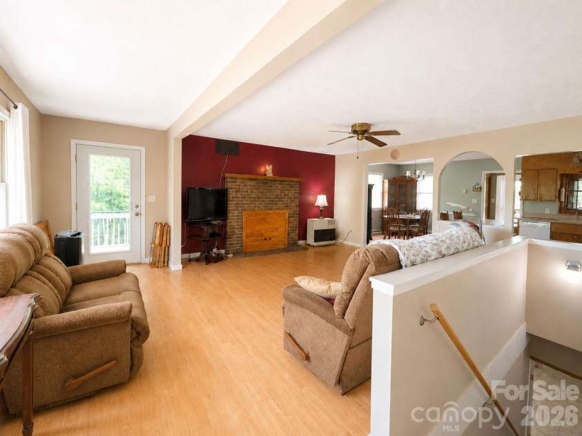 41 Vista Drive, Clyde, NC 28721.  MLS# CAR4378143, YatesRealty ID 22120. 