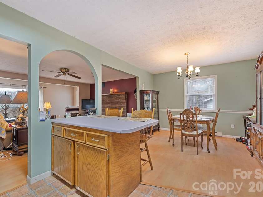 41 Vista Drive, Clyde, NC 28721.  MLS# CAR4378143, YatesRealty ID 22120. 