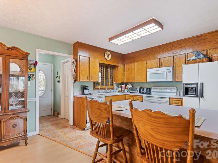 41 Vista Drive, Clyde, NC 28721.  MLS# CAR4378143, YatesRealty ID 22120. 