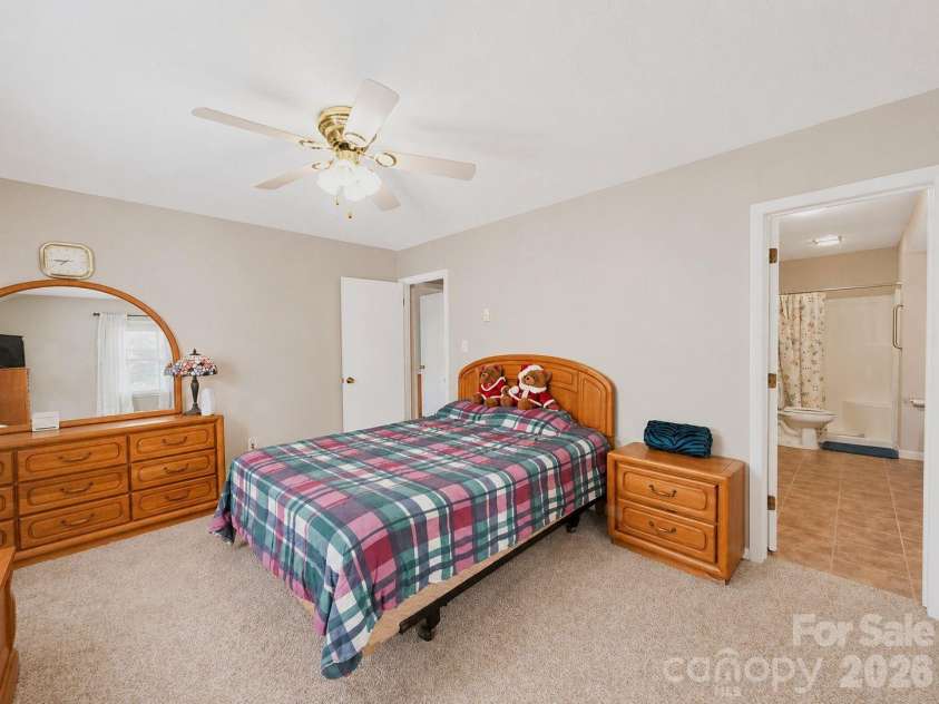 41 Vista Drive, Clyde, NC 28721.  MLS# CAR4378143, YatesRealty ID 22120. 