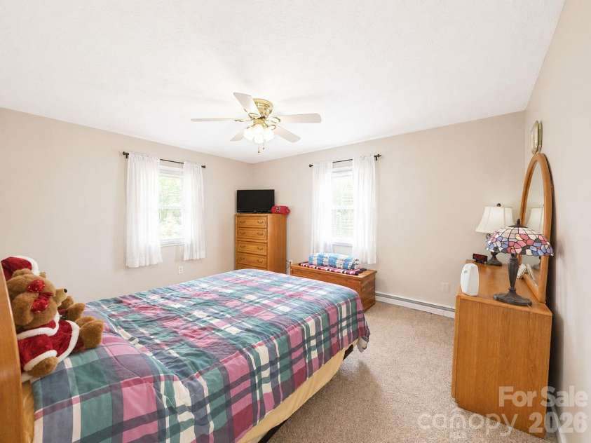 41 Vista Drive, Clyde, NC 28721.  MLS# CAR4378143, YatesRealty ID 22120. 