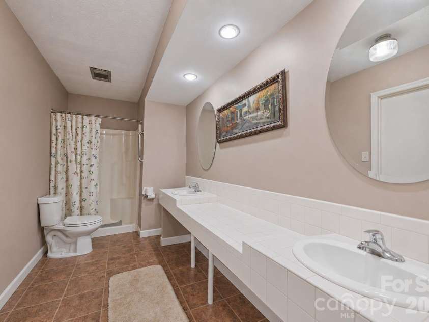 41 Vista Drive, Clyde, NC 28721.  MLS# CAR4378143, YatesRealty ID 22120. 