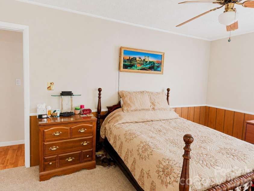 41 Vista Drive, Clyde, NC 28721.  MLS# CAR4378143, YatesRealty ID 22120. 