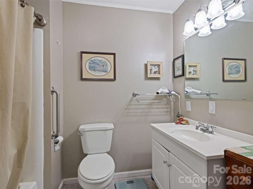 41 Vista Drive, Clyde, NC 28721.  MLS# CAR4378143, YatesRealty ID 22120. 