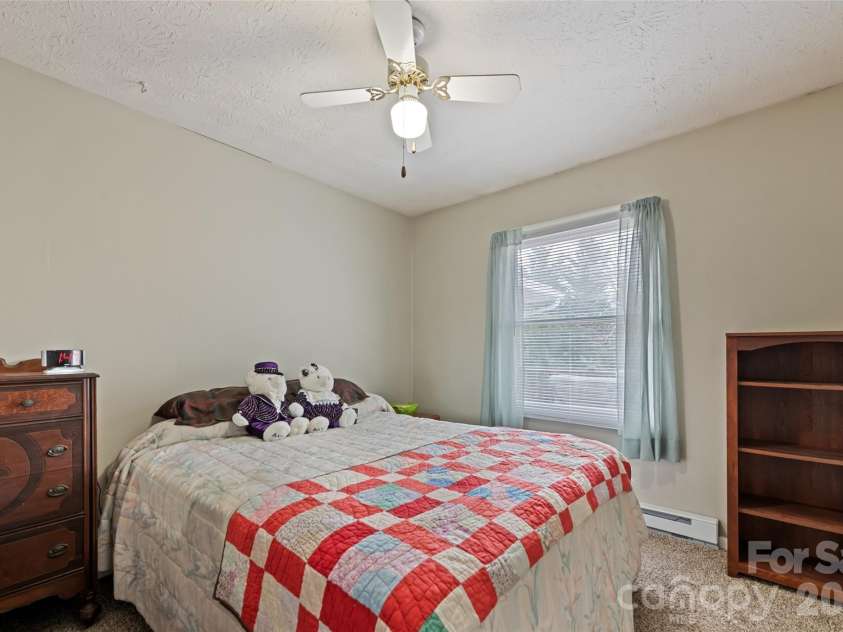 41 Vista Drive, Clyde, NC 28721.  MLS# CAR4378143, YatesRealty ID 22120. 