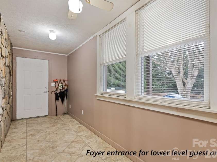 41 Vista Drive, Clyde, NC 28721.  MLS# CAR4378143, YatesRealty ID 22120. 
