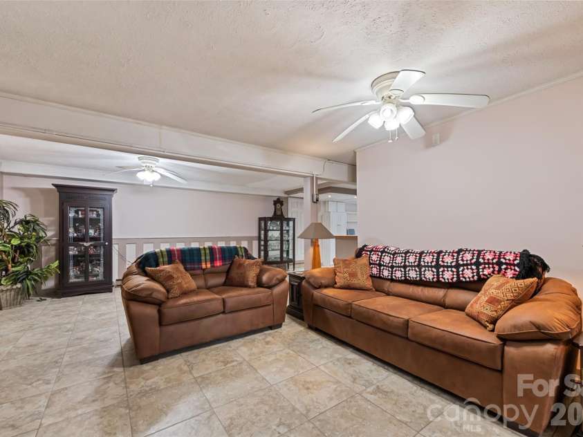 41 Vista Drive, Clyde, NC 28721.  MLS# CAR4378143, YatesRealty ID 22120. 