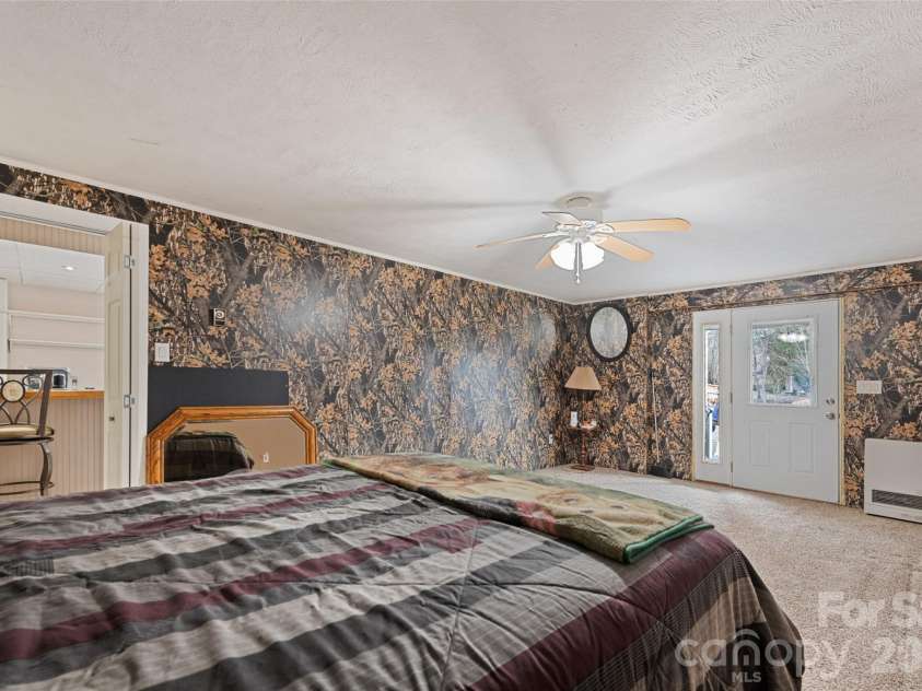 41 Vista Drive, Clyde, NC 28721.  MLS# CAR4378143, YatesRealty ID 22120. 