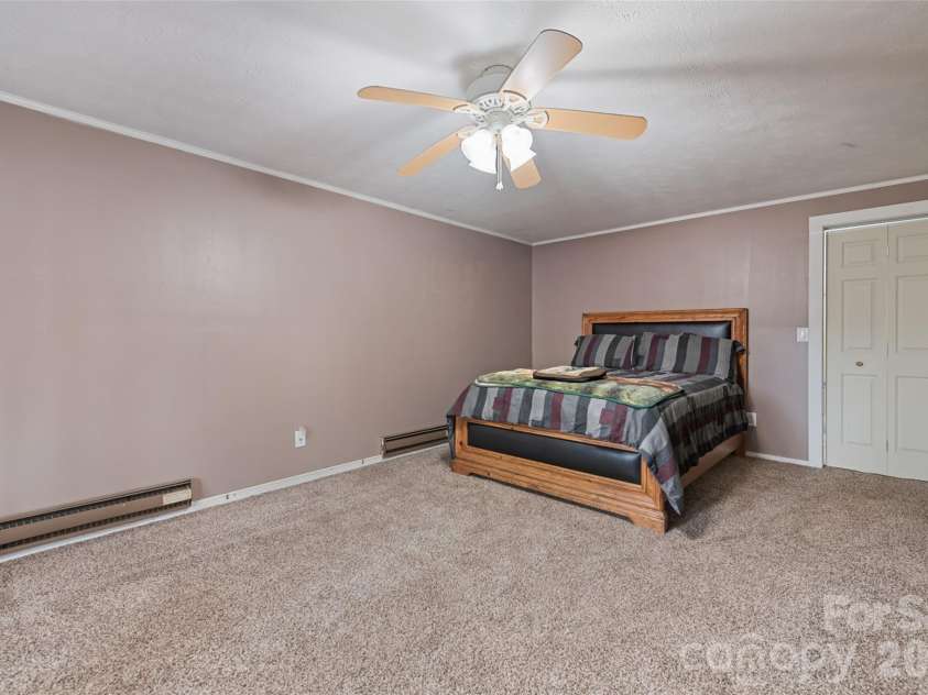41 Vista Drive, Clyde, NC 28721.  MLS# CAR4378143, YatesRealty ID 22120. 