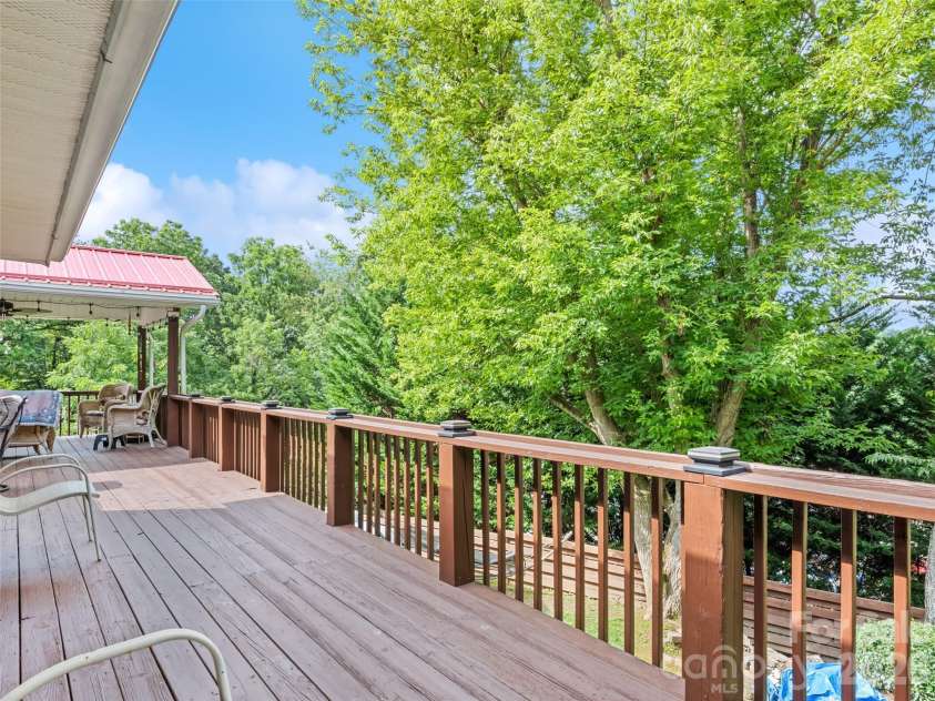 41 Vista Drive, Clyde, NC 28721.  MLS# CAR4378143, YatesRealty ID 22120. 