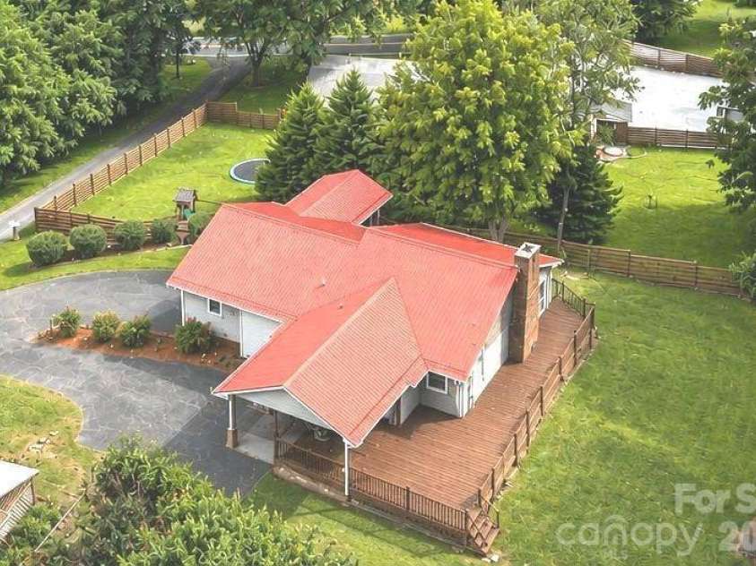 41 Vista Drive, Clyde, NC 28721.  MLS# CAR4378143, YatesRealty ID 22120. 