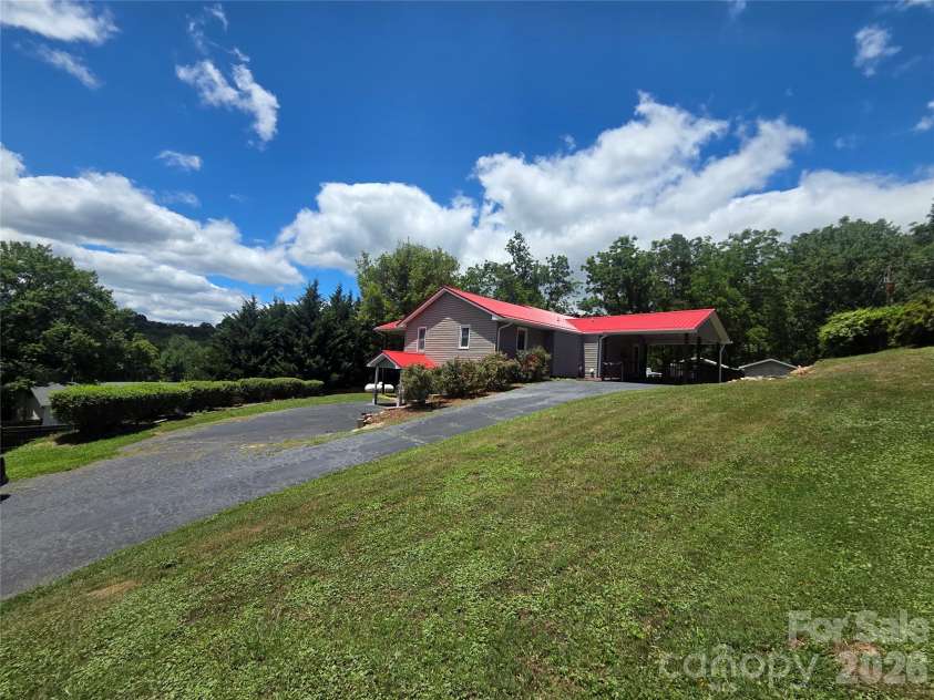 41 Vista Drive, Clyde, NC 28721.  MLS# CAR4378143, YatesRealty ID 22120. 