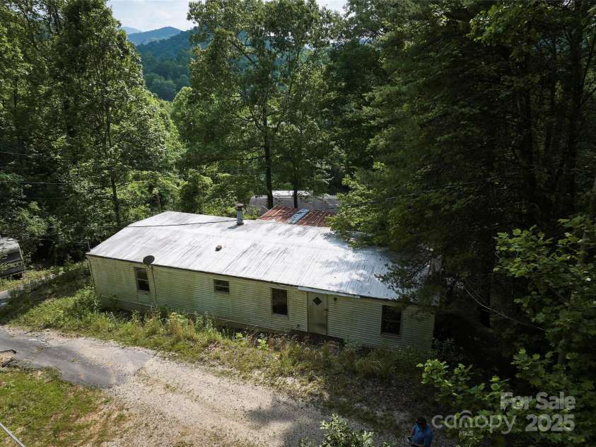 91 Keys Road, Almond, NC 28702.  MLS# CAR4268560, YatesRealty ID 22120. 