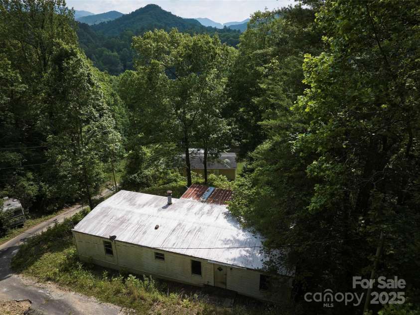 91 Keys Road, Almond, NC 28702.  MLS# CAR4268560, YatesRealty ID 22120. 