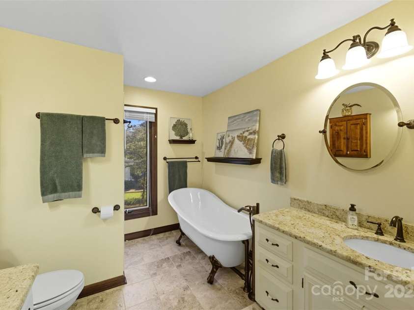 1515 Heatherloch Drive, Gastonia, NC 28054.  MLS# CAR4307044, YatesRealty ID 22121. 