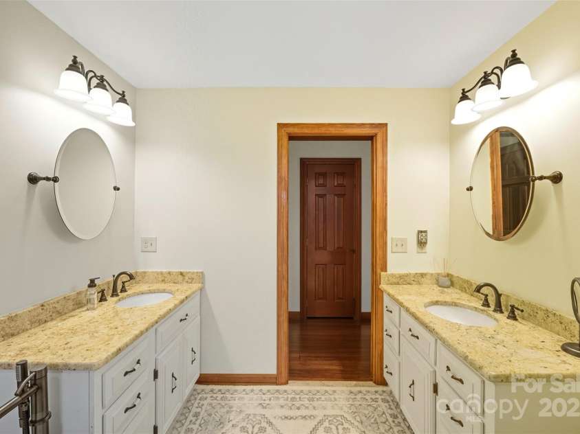 1515 Heatherloch Drive, Gastonia, NC 28054.  MLS# CAR4307044, YatesRealty ID 22121. 