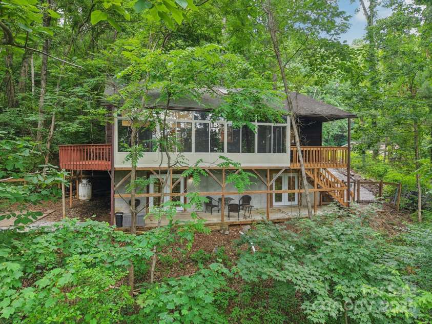 58 Oak Terrace, Arden, NC 28704.  MLS# CAR4269923, YatesRealty ID 22121. 