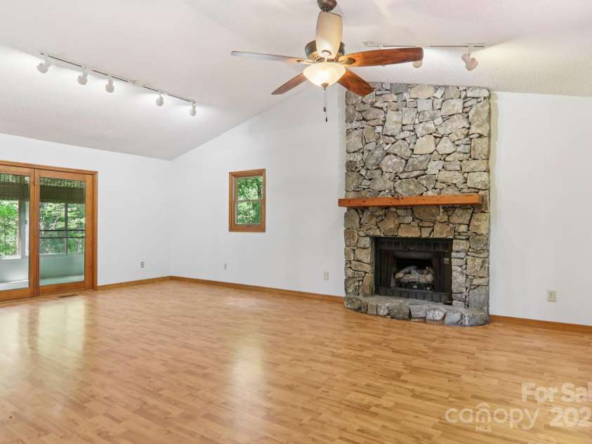 58 Oak Terrace, Arden, NC 28704.  MLS# CAR4269923, YatesRealty ID 22121. 