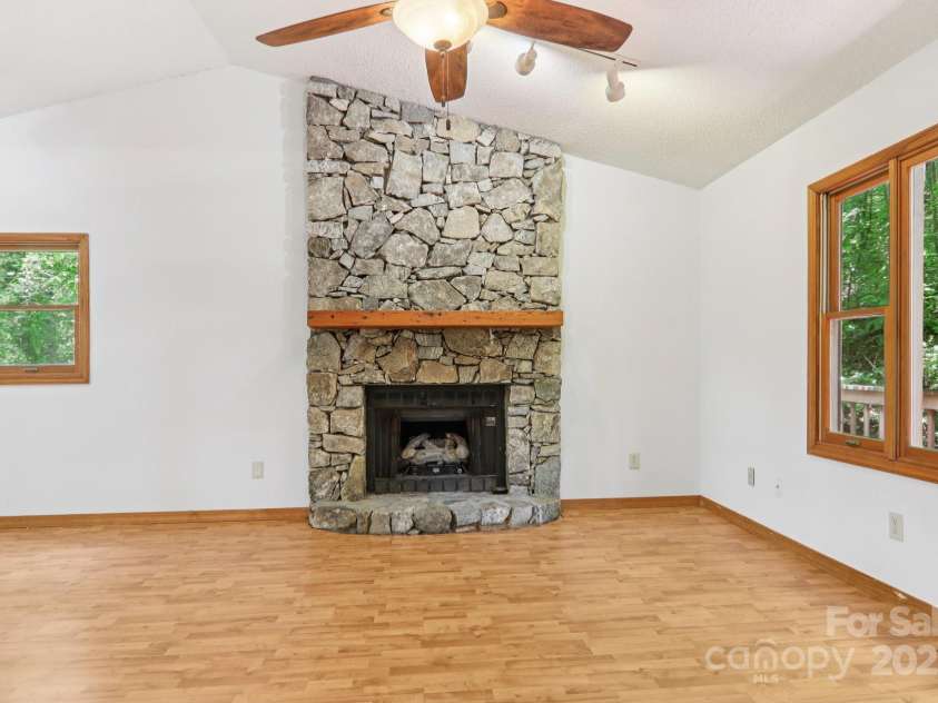 58 Oak Terrace, Arden, NC 28704.  MLS# CAR4269923, YatesRealty ID 22121. 