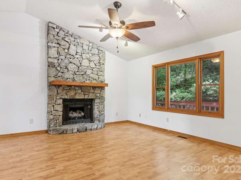 58 Oak Terrace, Arden, NC 28704.  MLS# CAR4269923, YatesRealty ID 22121. 