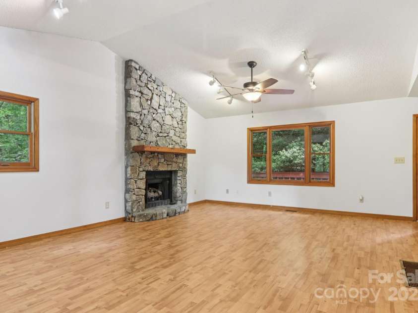 58 Oak Terrace, Arden, NC 28704.  MLS# CAR4269923, YatesRealty ID 22121. 