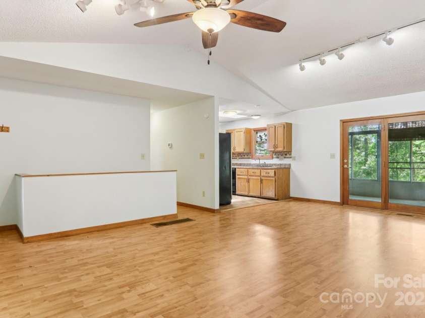 58 Oak Terrace, Arden, NC 28704.  MLS# CAR4269923, YatesRealty ID 22121. 