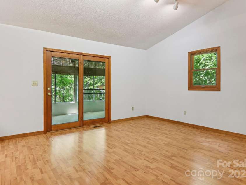 58 Oak Terrace, Arden, NC 28704.  MLS# CAR4269923, YatesRealty ID 22121. 