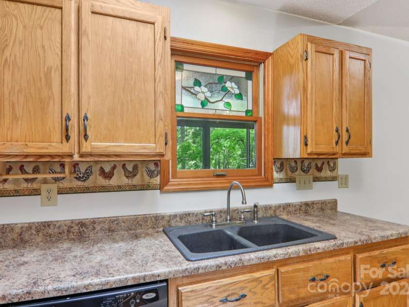 58 Oak Terrace, Arden, NC 28704.  MLS# CAR4269923, YatesRealty ID 22121. 