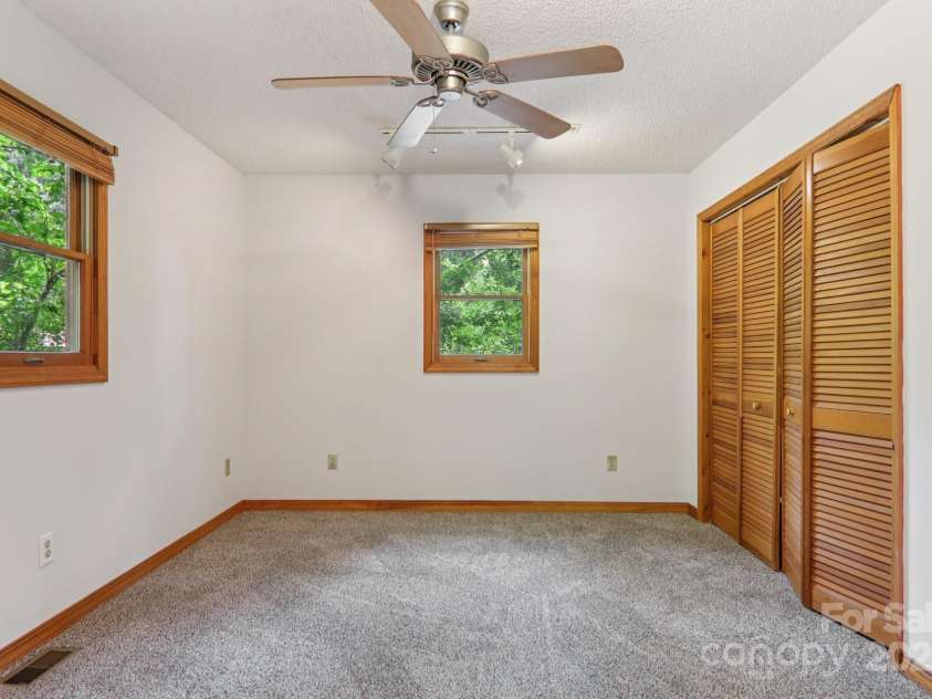 58 Oak Terrace, Arden, NC 28704.  MLS# CAR4269923, YatesRealty ID 22121. 