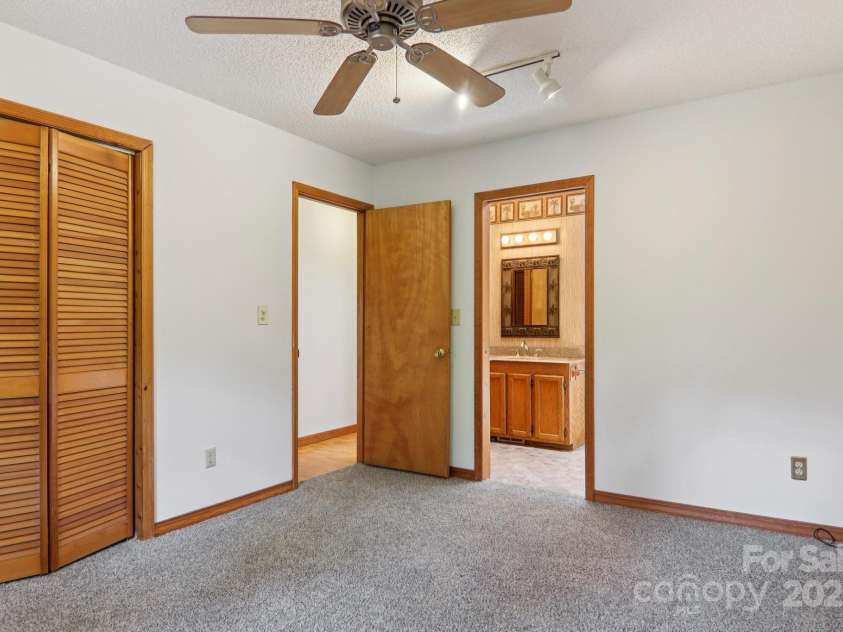 58 Oak Terrace, Arden, NC 28704.  MLS# CAR4269923, YatesRealty ID 22121. 