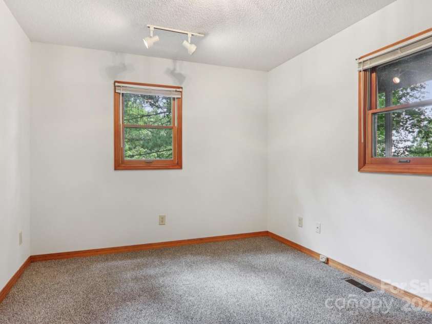 58 Oak Terrace, Arden, NC 28704.  MLS# CAR4269923, YatesRealty ID 22121. 