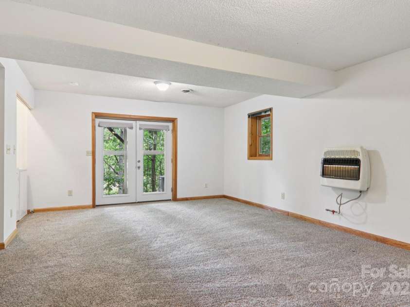 58 Oak Terrace, Arden, NC 28704.  MLS# CAR4269923, YatesRealty ID 22121. 