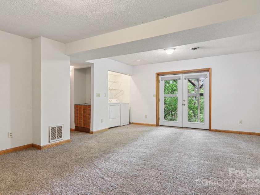 58 Oak Terrace, Arden, NC 28704.  MLS# CAR4269923, YatesRealty ID 22121. 