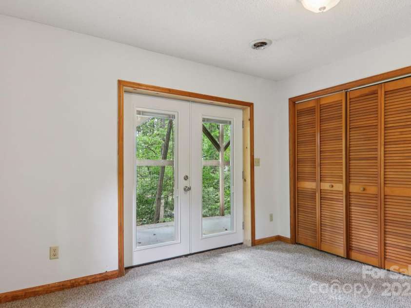 58 Oak Terrace, Arden, NC 28704.  MLS# CAR4269923, YatesRealty ID 22121. 