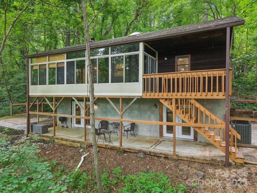 58 Oak Terrace, Arden, NC 28704.  MLS# CAR4269923, YatesRealty ID 22121. 