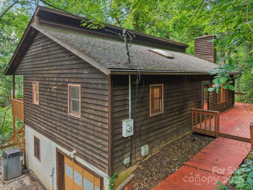 58 Oak Terrace, Arden, NC 28704.  MLS# CAR4269923, YatesRealty ID 22121. 