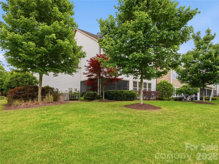 13034 Horned Lark Drive, Charlotte, NC 28278.  MLS# CAR4382228, YatesRealty ID 22122. Beautiful rear yard