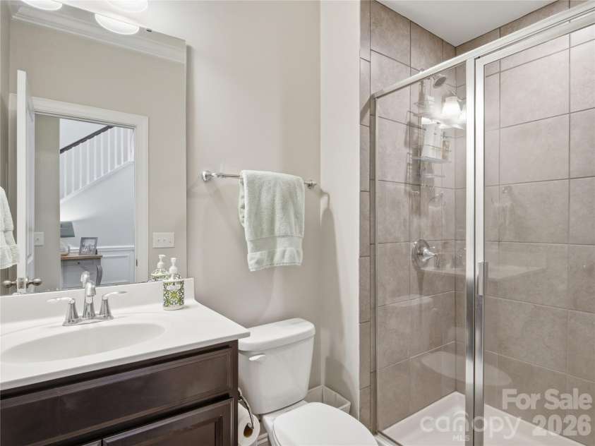 13034 Horned Lark Drive, Charlotte, NC 28278.  MLS# CAR4382228, YatesRealty ID 22122. Guest Bath
