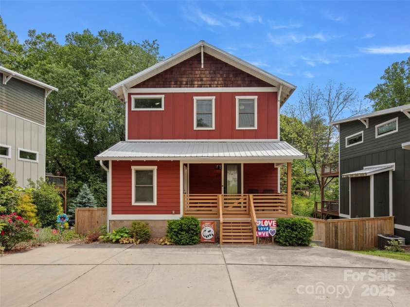 236 Sand Hill Road, Asheville, NC 28806.  MLS# CAR4258123, YatesRealty ID 22122. 