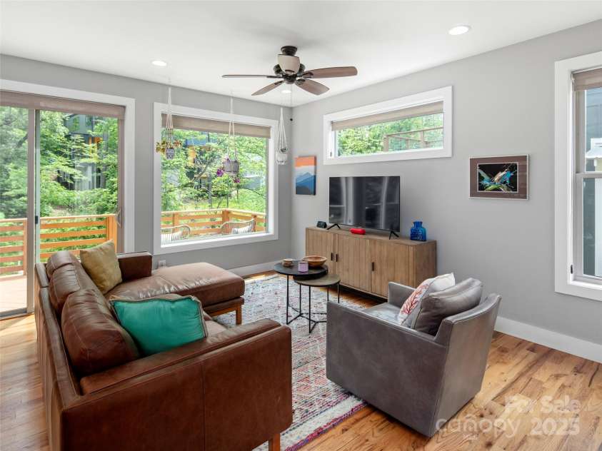 236 Sand Hill Road, Asheville, NC 28806.  MLS# CAR4258123, YatesRealty ID 22122. 