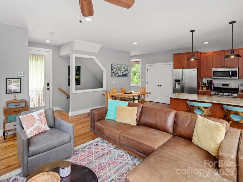 236 Sand Hill Road, Asheville, NC 28806.  MLS# CAR4258123, YatesRealty ID 22122. 