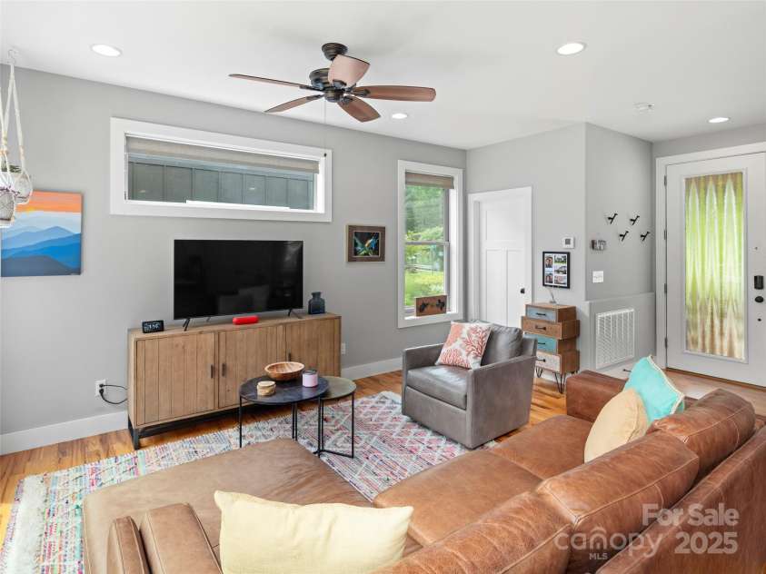 236 Sand Hill Road, Asheville, NC 28806.  MLS# CAR4258123, YatesRealty ID 22122. 