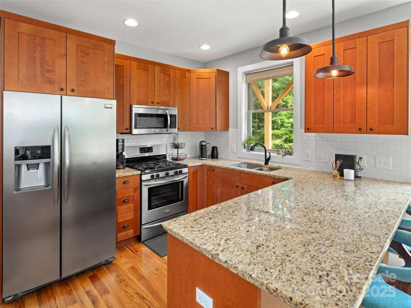 236 Sand Hill Road, Asheville, NC 28806.  MLS# CAR4258123, YatesRealty ID 22122. 