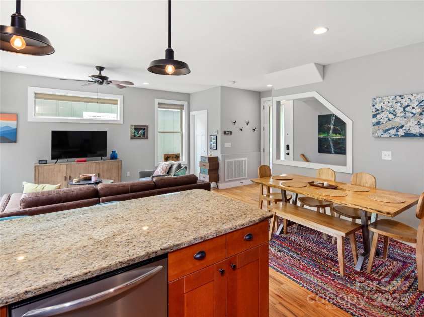 236 Sand Hill Road, Asheville, NC 28806.  MLS# CAR4258123, YatesRealty ID 22122. 