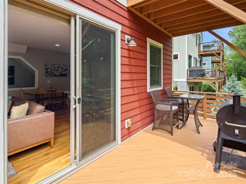 236 Sand Hill Road, Asheville, NC 28806.  MLS# CAR4258123, YatesRealty ID 22122. 